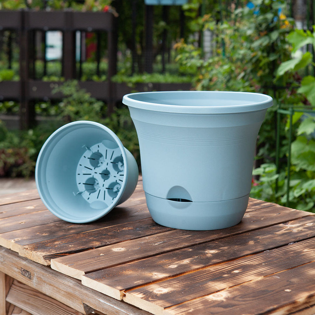 Self-watering pot and its removable wicking insert